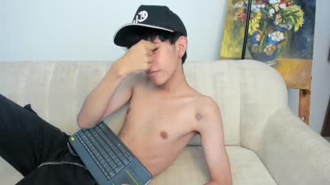 Snapshot of julian_xp chatting on May 26, 2:35 pm Julian online show from May 26, 2:35 pm