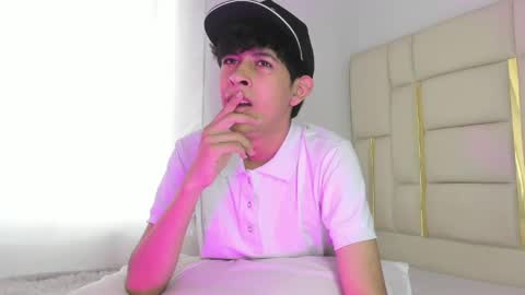 Snapshot of julian_xp chatting on June 3, 7:41 pm Julian online show from June 3, 7:41 pm
