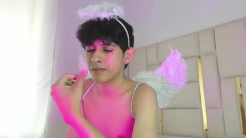 Snapshot of julian_xp chatting on June 10, 7:24 pm Julian online show from June 10, 7:24 pm