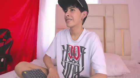 Snapshot of julian_xp chatting on July 6, 8:00 pm Julian online show from July 6, 8:00 pm