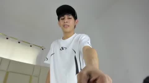 Snapshot of julian_xp chatting on August 3, 7:39 pm Julian online show from August 3, 7:39 pm