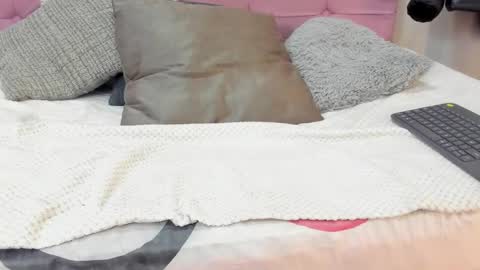 Juliana online show from February 10, 2:32 pm