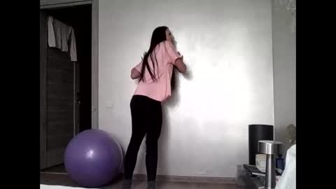 julianagold1 online show from April 19, 4:17 pm