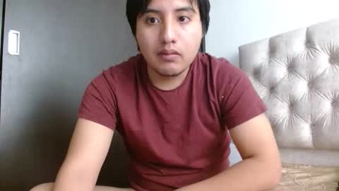 Snapshot of julianalvarez95 chatting on May 17, 9:00 pm Julian online show from May 17, 9:00 pm