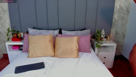 juli online show from October 2, 1:45 am