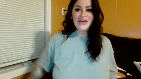 Snapshot of julianaxxxrose chatting on December 6, 12:05 pm Texas Mamasita online show from December 6, 12:05 pm