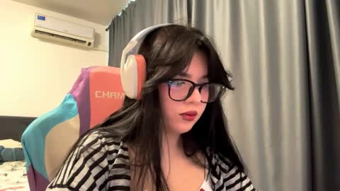 Snapshot of julianesanzo chatting on May 25, 9:26 am MIa online show from May 25, 9:26 am