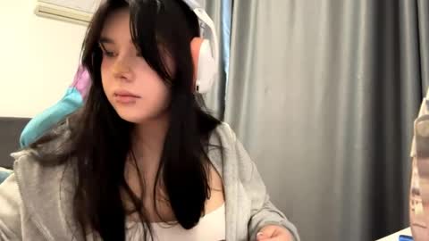 Snapshot of julianesanzo chatting on May 26, 9:27 am MIa online show from May 26, 9:27 am