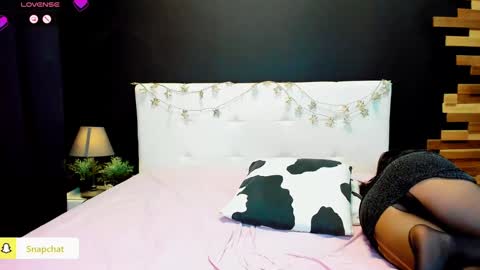 Snapshot of julianna_jamii chatting on December 1, 7:36 pm Julianna online show from December 1, 7:36 pm