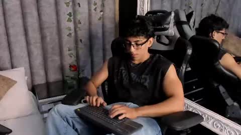 Julian online show from July 10, 8:44 pm