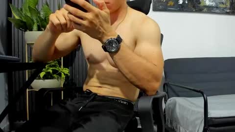 Snapshot of juliansexxx16 chatting on May 5, 11:35 pm Julian online show from May 5, 11:35 pm