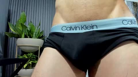 Snapshot of juliansexxx16 chatting on May 22, 1:02 am Julian online show from May 22, 1:02 am