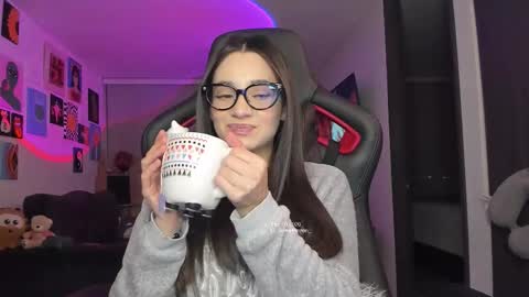 Jeimy Help me to reach 100 thumbs up online show from February 11, 1:10 am