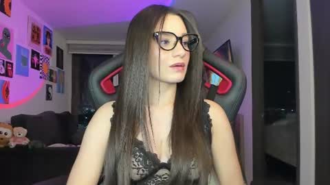 Snapshot of julidavila chatting on June 11, 12:08 am Jeimy Help me to reach 100 thumbs up online show from June 11, 12:08 am