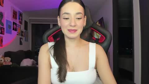 Snapshot of julidavila chatting on June 13, 12:52 am Jeimy Help me to reach 100 thumbs up online show from June 13, 12:52 am