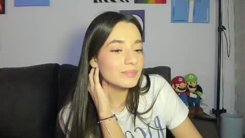 Snapshot of julidavila chatting on July 29, 1:04 am Jeimy Help me to reach 100 thumbs up online show from July 29, 1:04 am