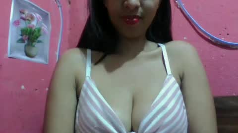 Snapshot of julie0612 chatting on June 16, 11:02 am julie0612 online show from June 16, 11:02 am
