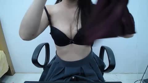 julie9x online show from February 15, 7:54 pm