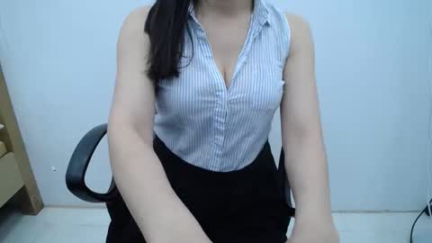 Snapshot of julie9x chatting on May 5, 7:55 pm julie9x online show from May 5, 7:55 pm