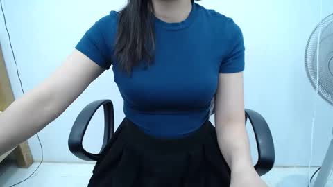 Snapshot of julie9x chatting on May 24, 8:25 pm julie9x online show from May 24, 8:25 pm