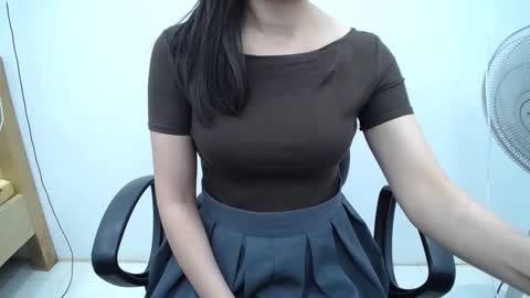 Snapshot of julie9x chatting on May 28, 10:51 pm julie9x online show from May 28, 10:51 pm