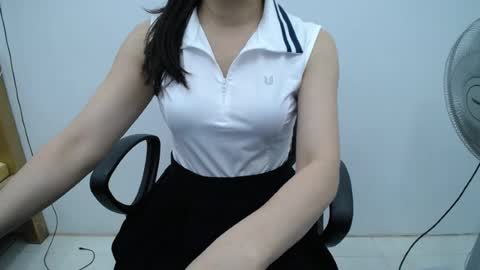 Snapshot of julie9x chatting on June 12, 9:14 pm julie9x online show from June 12, 9:14 pm