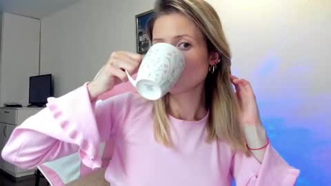 Julie online show from September 22, 4:42 pm