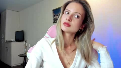 Julie online show from October 2, 3:19 pm