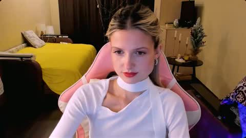 Julie online show from December 18, 2:45 pm