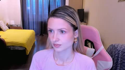 Julie online show from February 13, 4:52 am