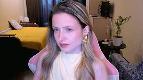Julie online show from May 22, 3:06 pm