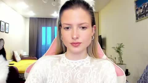 Julie online show from June 18, 2:32 pm