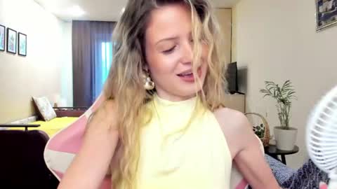 Julie online show from June 21, 4:37 am