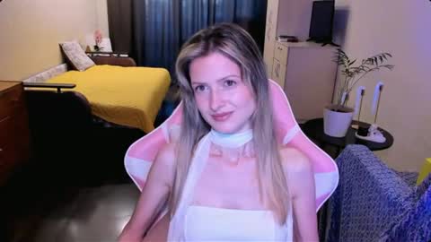 Julie online show from August 4, 3:25 pm