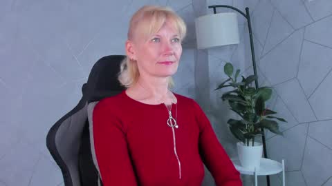Julie Lucasss online show from May 9, 12:05 am