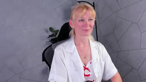 Julie Lucasss online show from May 12, 9:28 am