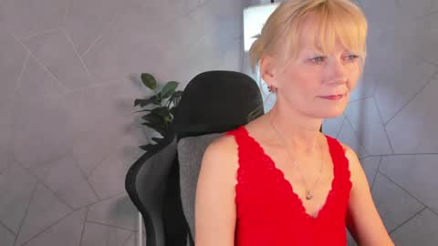 Julie Lucasss online show from May 14, 12:06 am