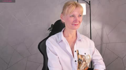 Julie Lucasss online show from May 15, 12:17 am