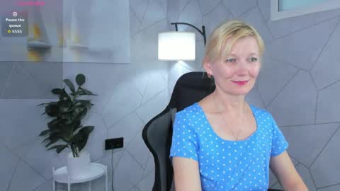 Julie Lucasss online show from June 3, 12:24 am