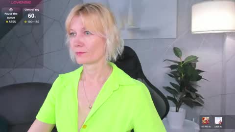 Julie Lucasss online show from June 7, 11:41 pm