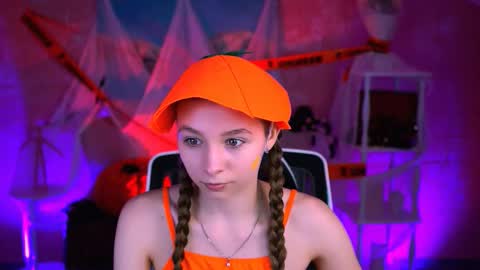 Snapshot of juliedaniel chatting on October 31, 4:35 am juliedaniel online show from October 31, 4:35 am