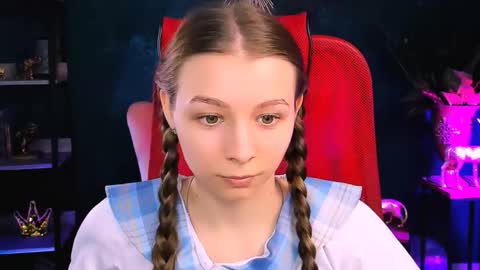 Snapshot of juliedaniel chatting on November 11, 4:45 am juliedaniel online show from November 11, 4:45 am