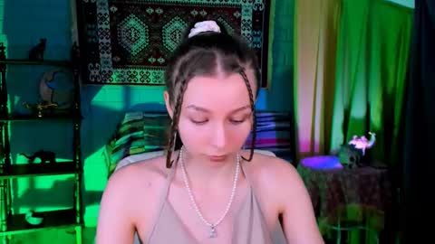 Snapshot of juliedaniel chatting on November 19, 8:14 am juliedaniel online show from November 19, 8:14 am