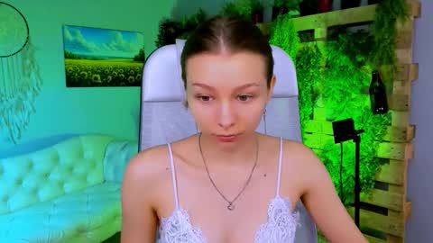 Snapshot of juliedaniel chatting on November 25, 8:14 am juliedaniel online show from November 25, 8:14 am