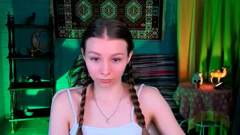 Snapshot of juliedaniel chatting on December 2, 4:18 am juliedaniel online show from December 2, 4:18 am