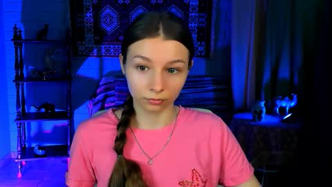 Snapshot of juliedaniel chatting on December 4, 4:33 am juliedaniel online show from December 4, 4:33 am