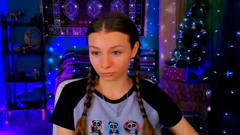 Snapshot of juliedaniel chatting on December 16, 4:50 am juliedaniel online show from December 16, 4:50 am