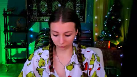 Snapshot of juliedaniel chatting on December 18, 4:18 am juliedaniel online show from December 18, 4:18 am