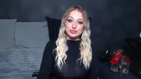 julia online show from May 13, 3:26 am