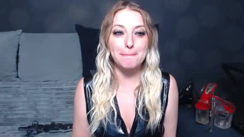julia online show from May 14, 9:27 am